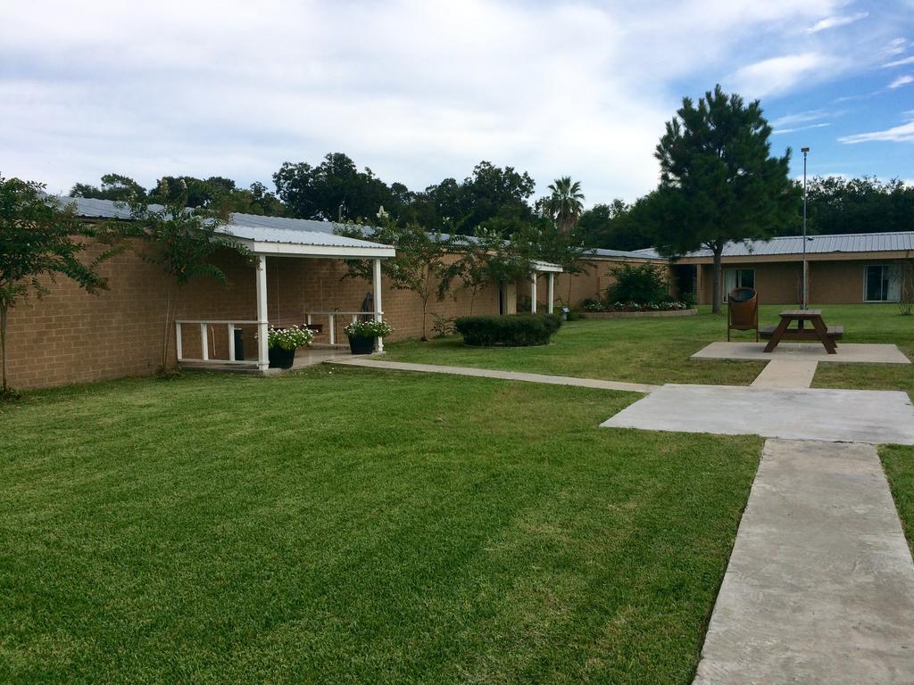 Alvin Extended Stay Exterior photo